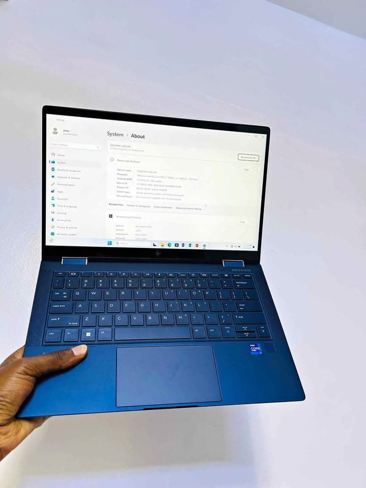 HP Elite Dragonfly G2 — i7 11th Gen, 32GB RAM, 512GB SSD, 4K display